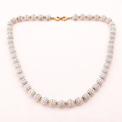 MONET weiße Halskette der Georgette Serie von 1970