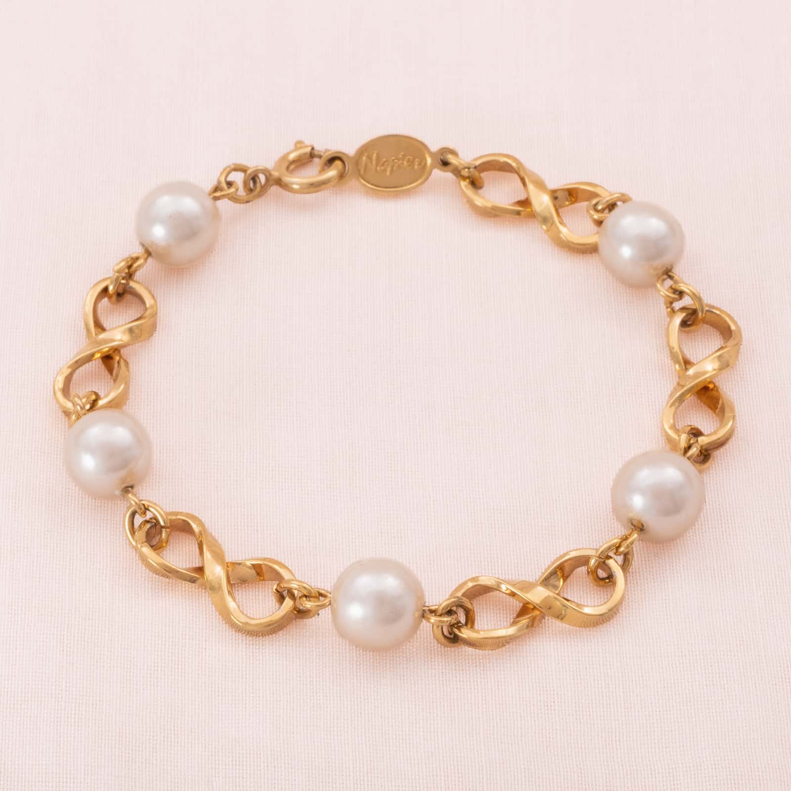 Napier-Wtwrnity-Armband-vergoldet-mit-Perlen