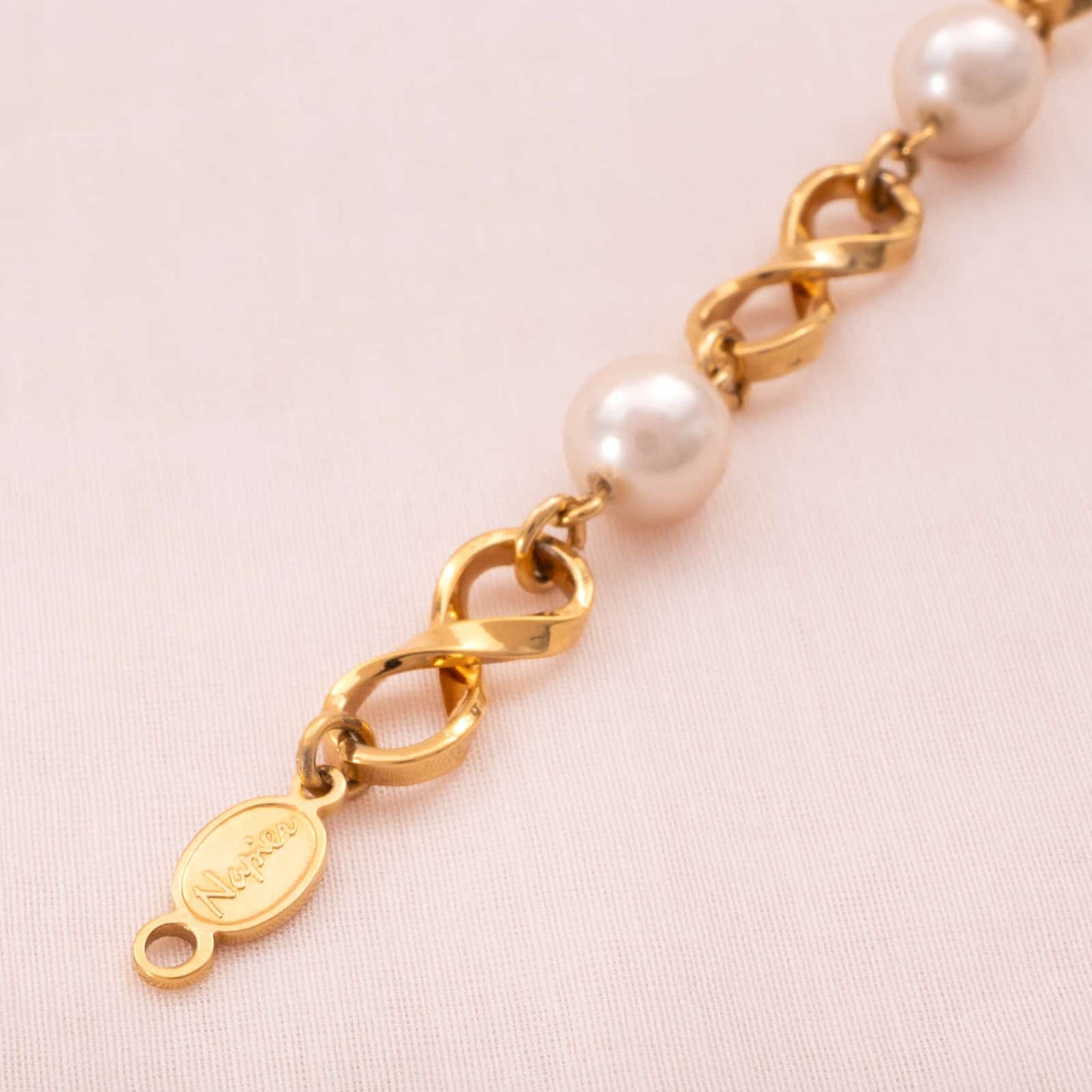 Napier-Wtwrnity-Armband-vergoldet-mit-Perlen-Signatur