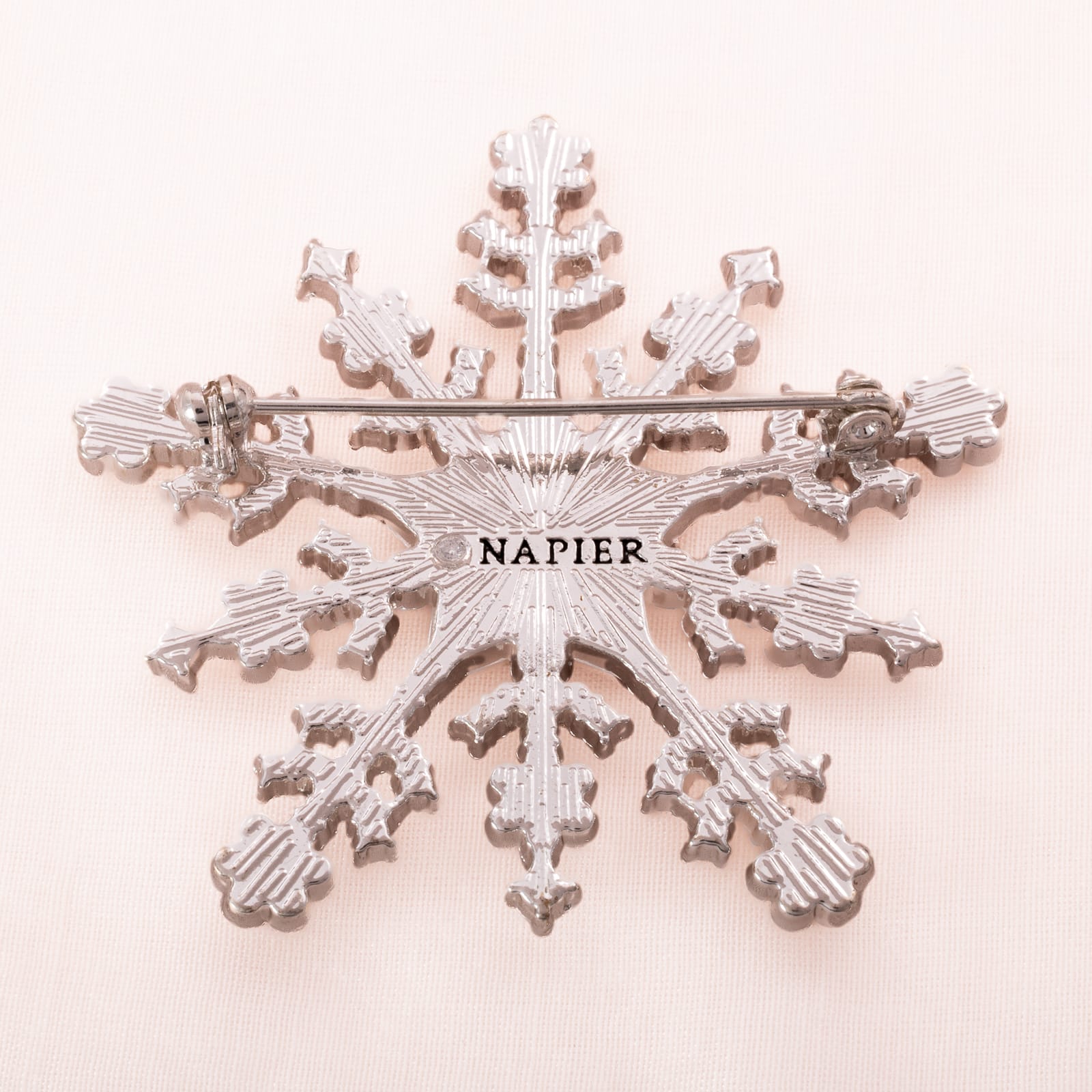 Napier-Brosche-Schneeflocke-rhodinierte-Rückseite-Signatur