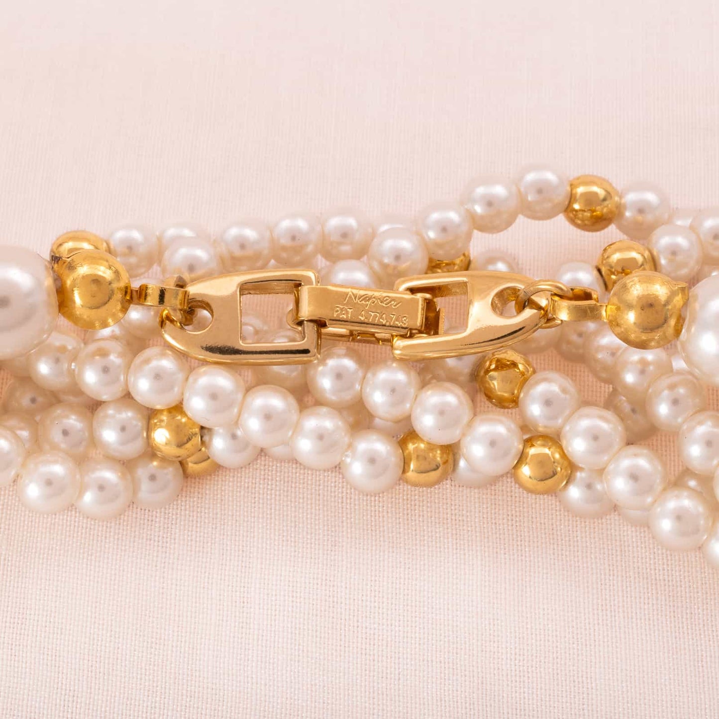 Napier-Perlen-Armband-vergoldet-80er-Jahre-Signatur
