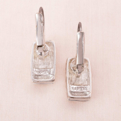 Napier-silberfarbene-Ohrringe-rechteckige-Hänger-Rückseiten-Signatur