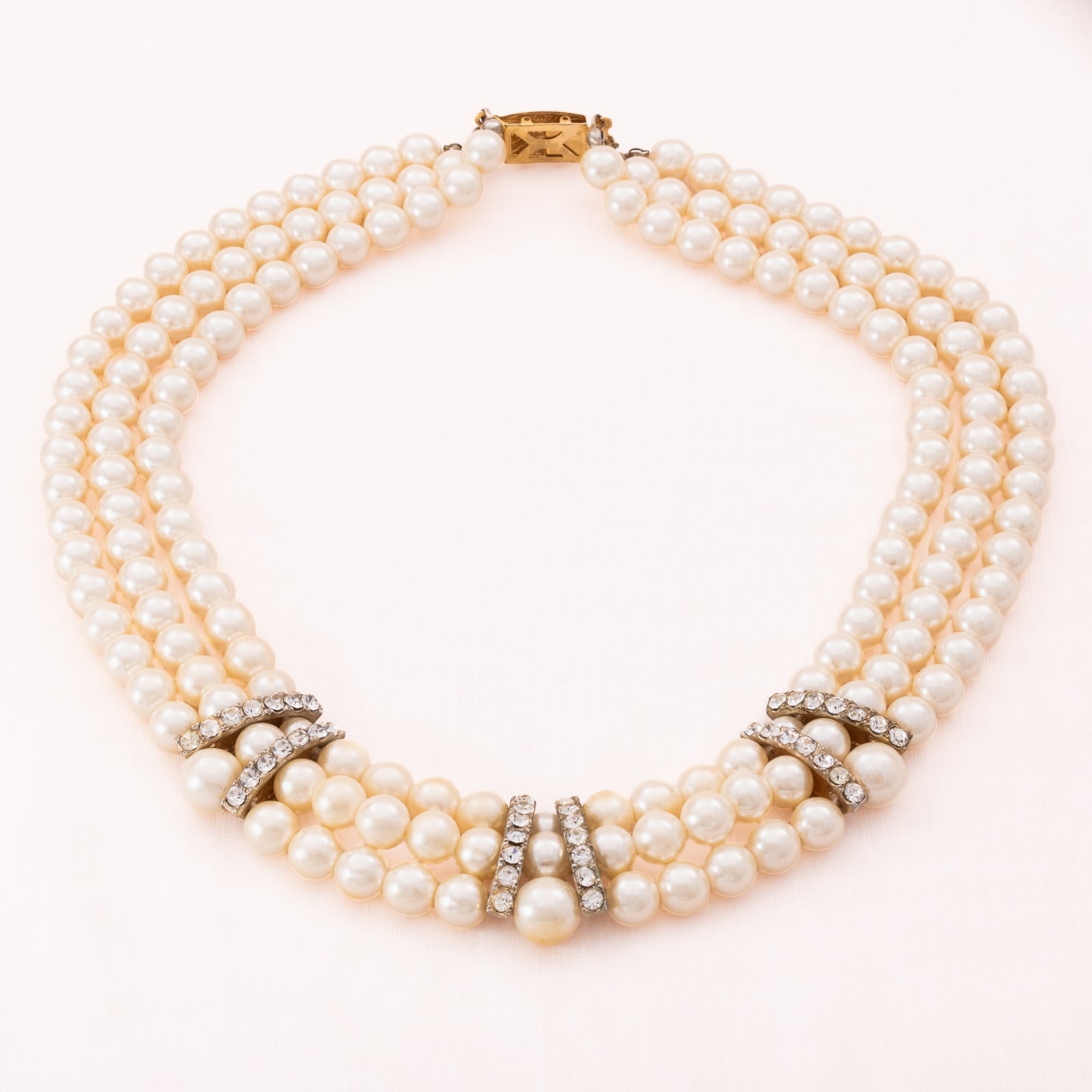 3-reihige-Perlenkette-mit-Strass-verziert