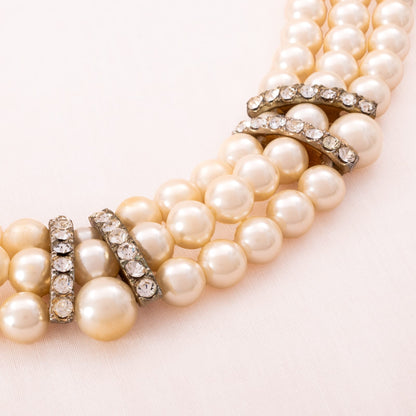 3-reihige-Perlenkette-mit-Strass-verziert-Detailansicht