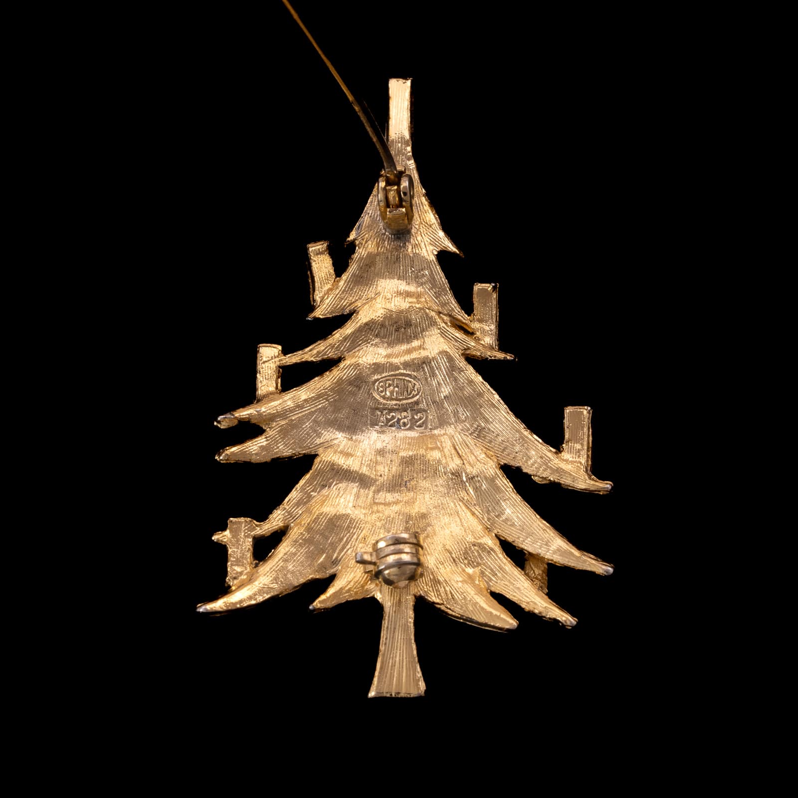 Sphinx-Weihnachtsbaum-Brosche-vergoldete-Rückseite-Signatur