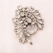 Bezaubernde Brosche oder Dressclip mit funkelnden Kristallen