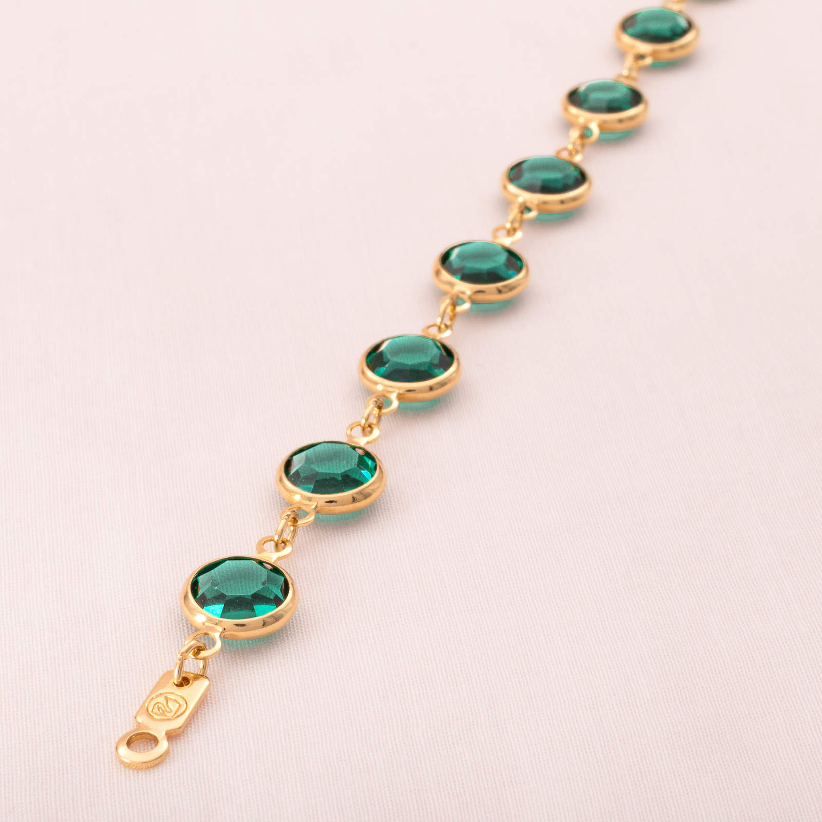 Swarovski-Armband-grüne-Kristalle-in-vergoldeter-Fassung