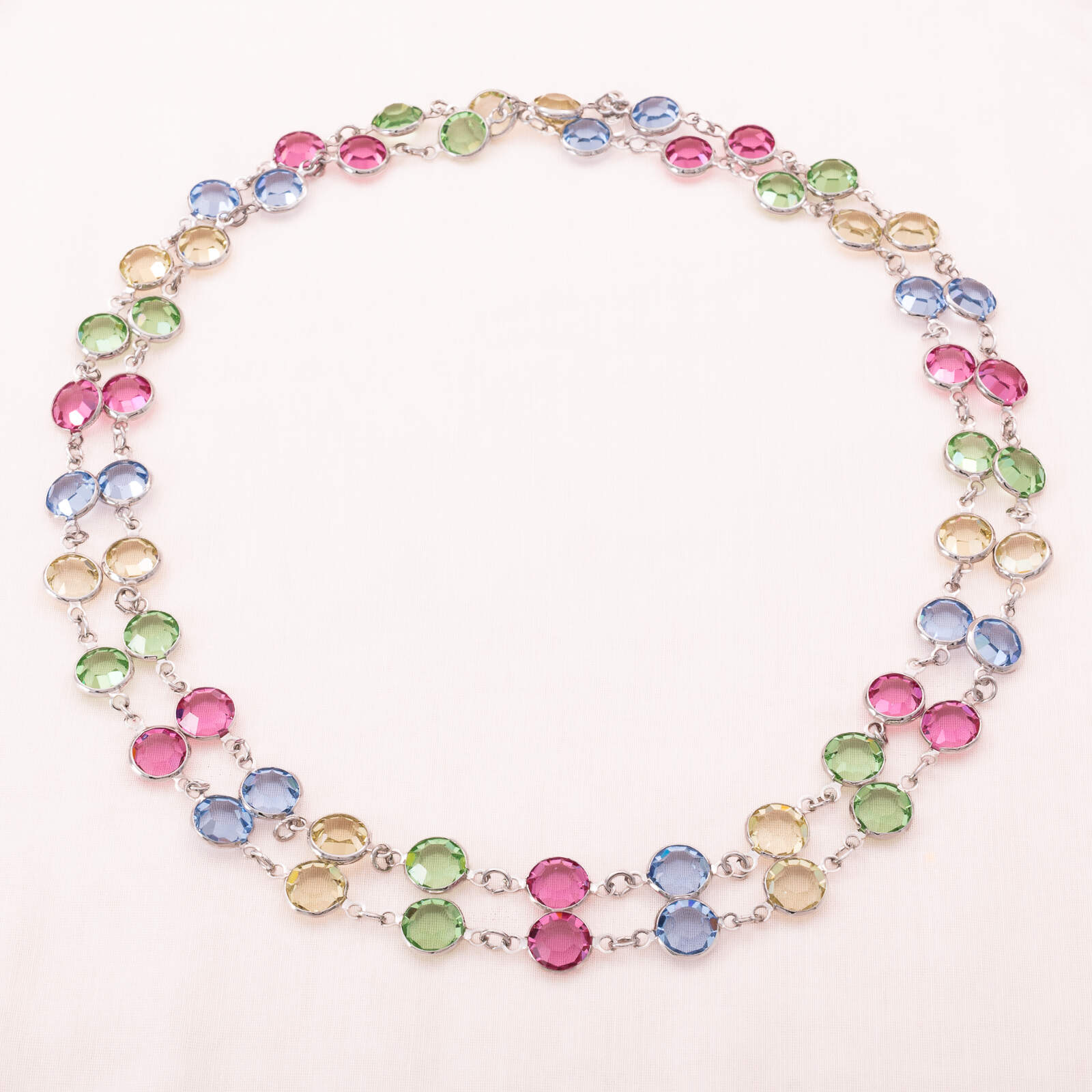 Swarovski-Halskette-bunte-runde-Kristalle-in-silberfarbenen-Fassungen