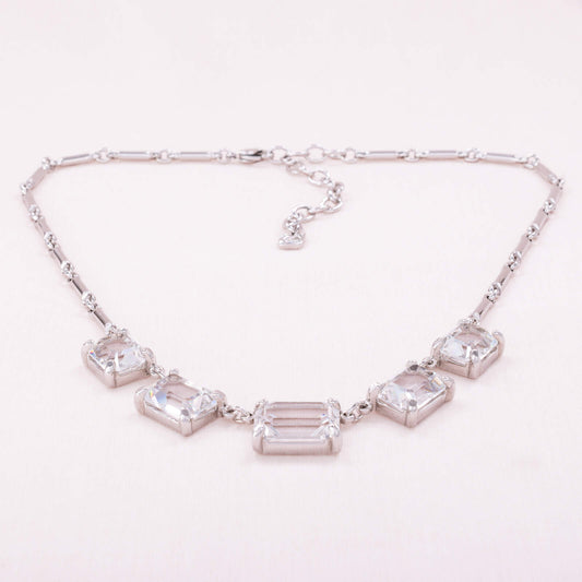 Swarovski-silberfarbene-Halskette-mit-5-eckigen-transparenten-Kristallen