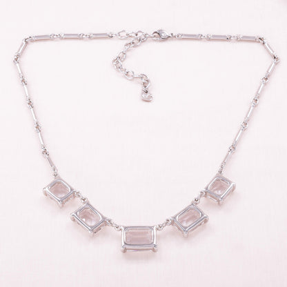 Swarovski-silberfarbene-Halskette-mit-5-eckigen-transparenten-Kristallen-Rückseite