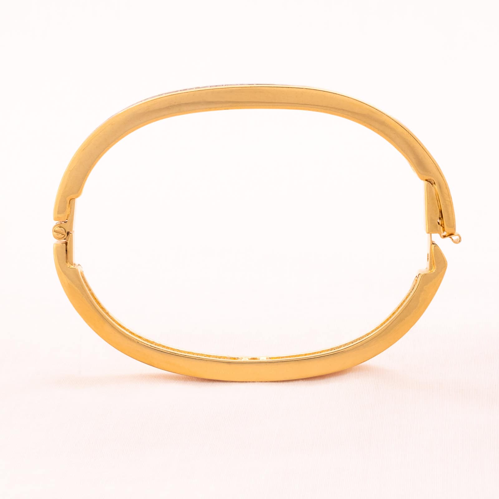 Swarovski-Armreif-vergoldet-ovale-Form-Seitenansicht