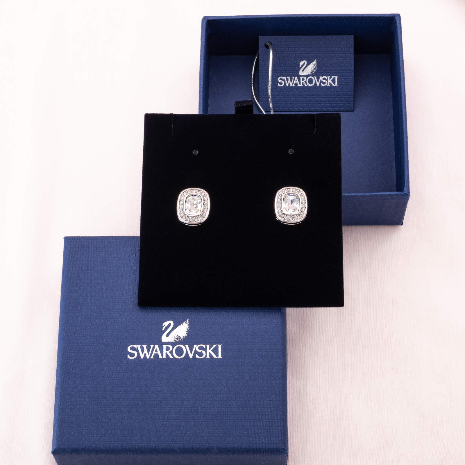 Swarovski-rhodinierte-Ohrringe-mit-Kristallen-im-Ceylon-Schliff-in-Originalverpackung