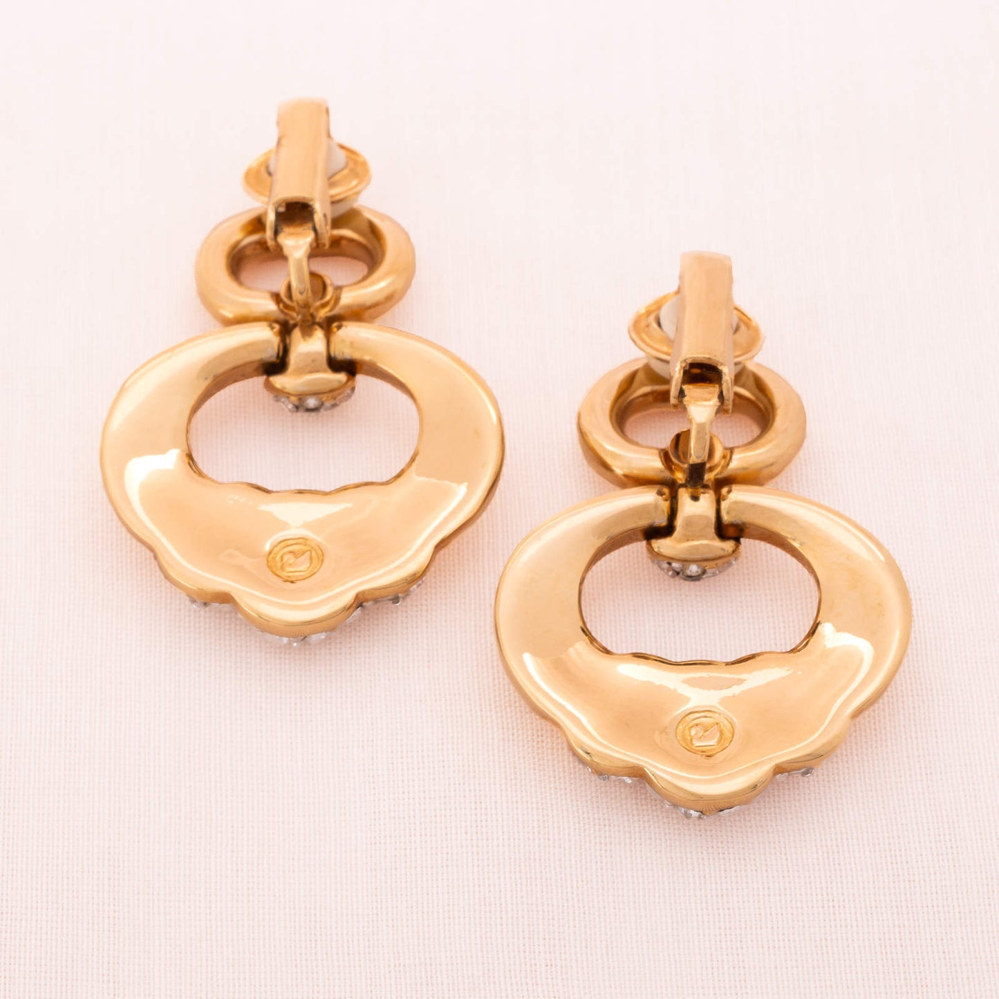 Swarovski-vergoldete-Ohrclips-Türklopfer-Rückseiten-Schwan-Signatur