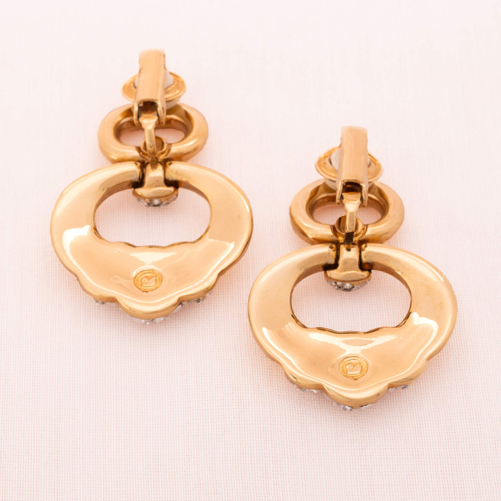 Swarovski-vergoldete-Ohrclips-Türklopfer-Rückseiten-Schwan-Signatur