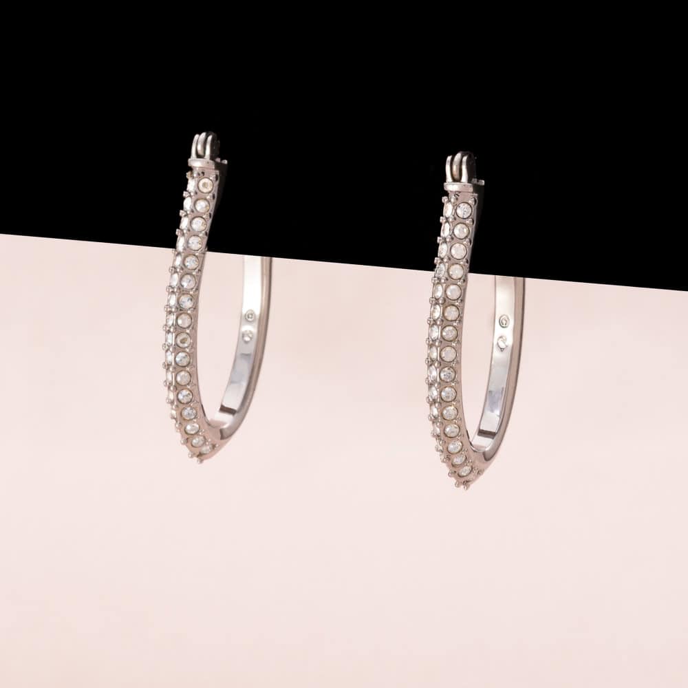 Swarovski-Ohrringe-silberfarbene-längliche-Kreolen-Aurora-Borealis-Kristalle