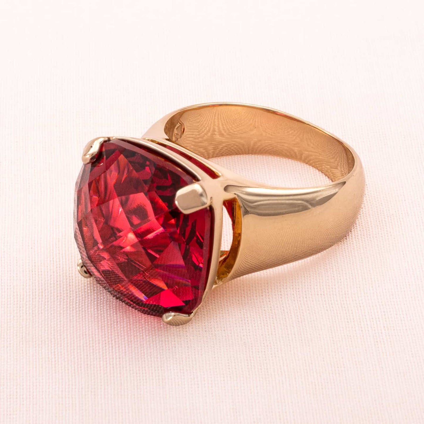 Swarovski-Ring-vergoldet-pink-roter-glitzernder-Kristall