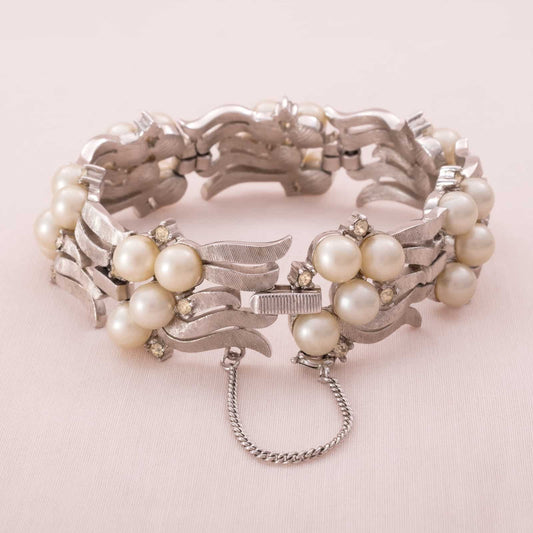 Trifari-Armband-silberfarben-mit-Perlen-und-Strass