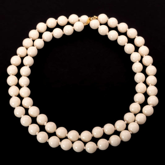 Trifari-lange-Perlenkette-elfenbeinfarbene-Kunststoff-Perlen