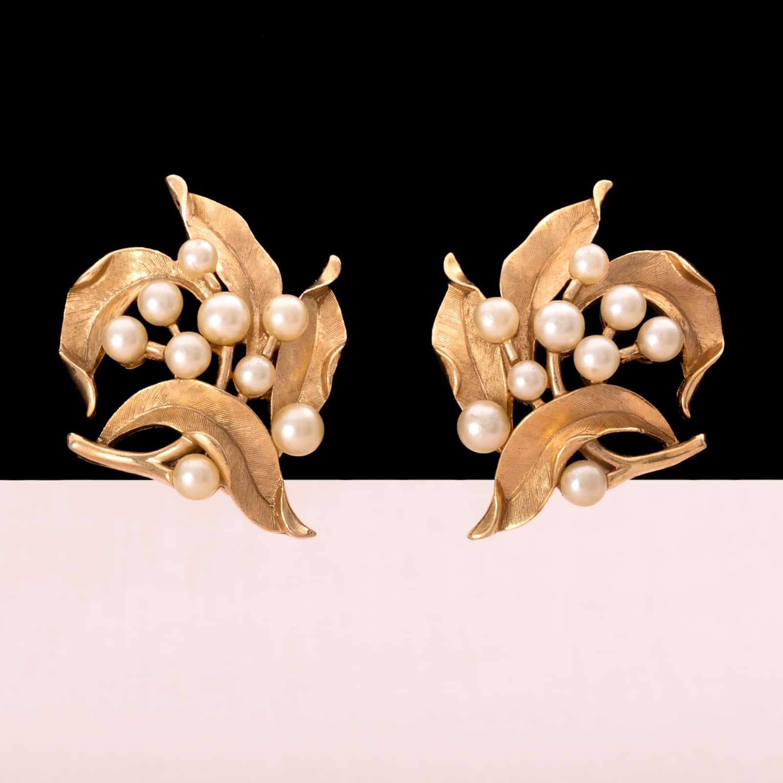 Trifari-Ohrclips-floral-vergoldet-Perlen