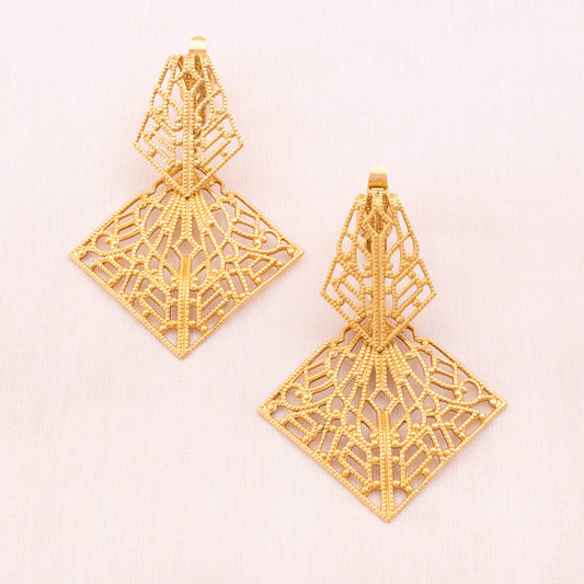 Trifari-vergoldete-eckige-Hänger-Clips-durchbrochenes-Muster