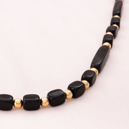 Trifari-Halskette-eckige-schwarze-Kunststoff-Perlen-80er-Jahre-Detailansicht