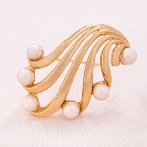 TRIFARI classic brooch with pearls