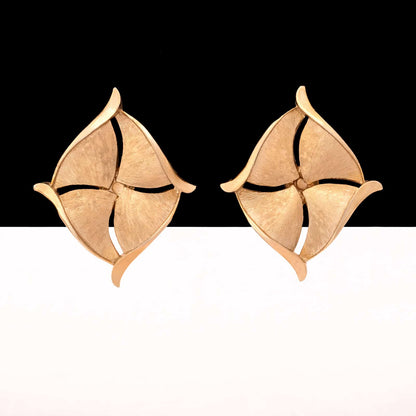 Trifari-vergoldete-Ohrclips-eckig-geschwungene-Form