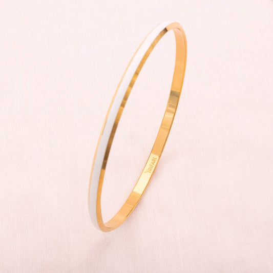 Trifari-feiner-Armreif-vergoldet-weiß-emailliert