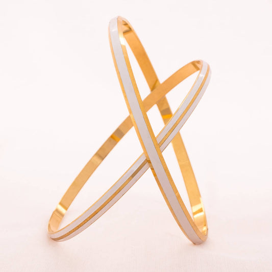 2-Trifari-feine-Armreife-vergoldet-weiß-emailliert