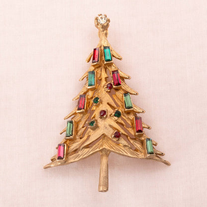 Weihnachtsbaum-Brosche-vergoldet-mit-grünen-und-roten-Baguette-Steinen