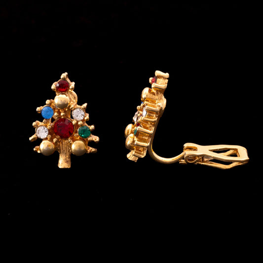 Kleine-Weihnachtsbaum-Ohrclips-vergoldet-mit-bunten-Strasssteinen-dekoriert