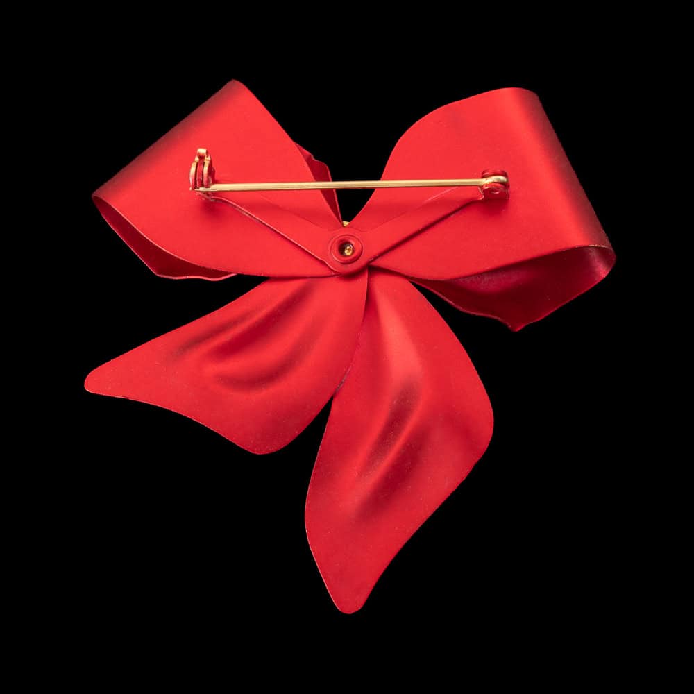 Weihnachtliche-Brosche-große-rote-Schleife-Metall-Rückseite