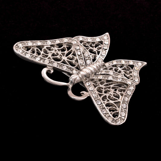 Silberfarbene-durchbrochene-Schmetterling-Brosche-Strassstein-verziert