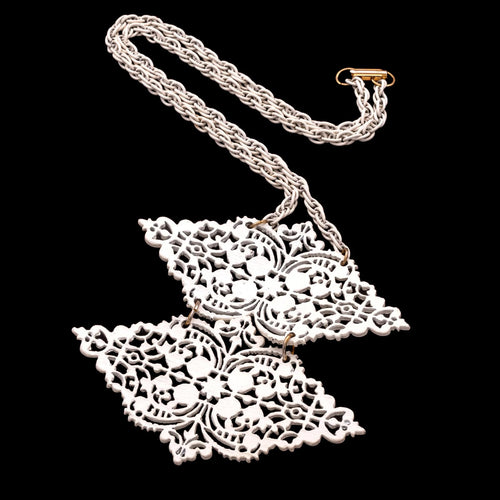 Weiße Halskette im Lace-Design von 1970