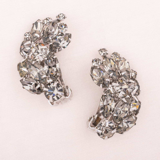 Weiss-Strass-Ohrclips-in-Rauchgrau