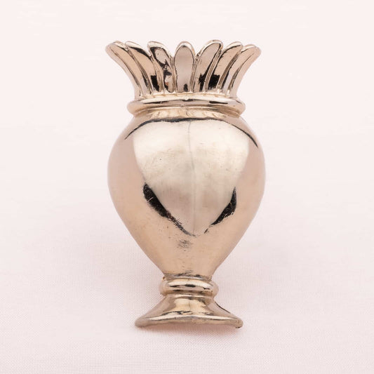 Antike-Vasen-Brosche-aus-den-40er-Jahren