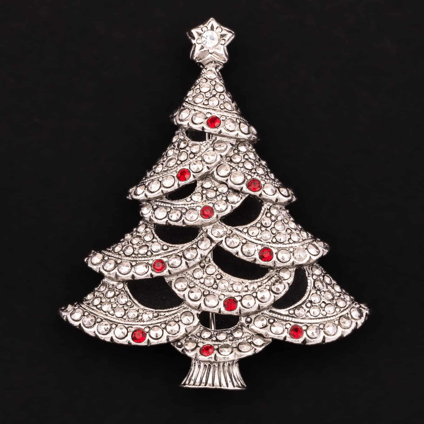 Avon-silberfarbene-Markasiten-Weihnachtsbaum-Brosche