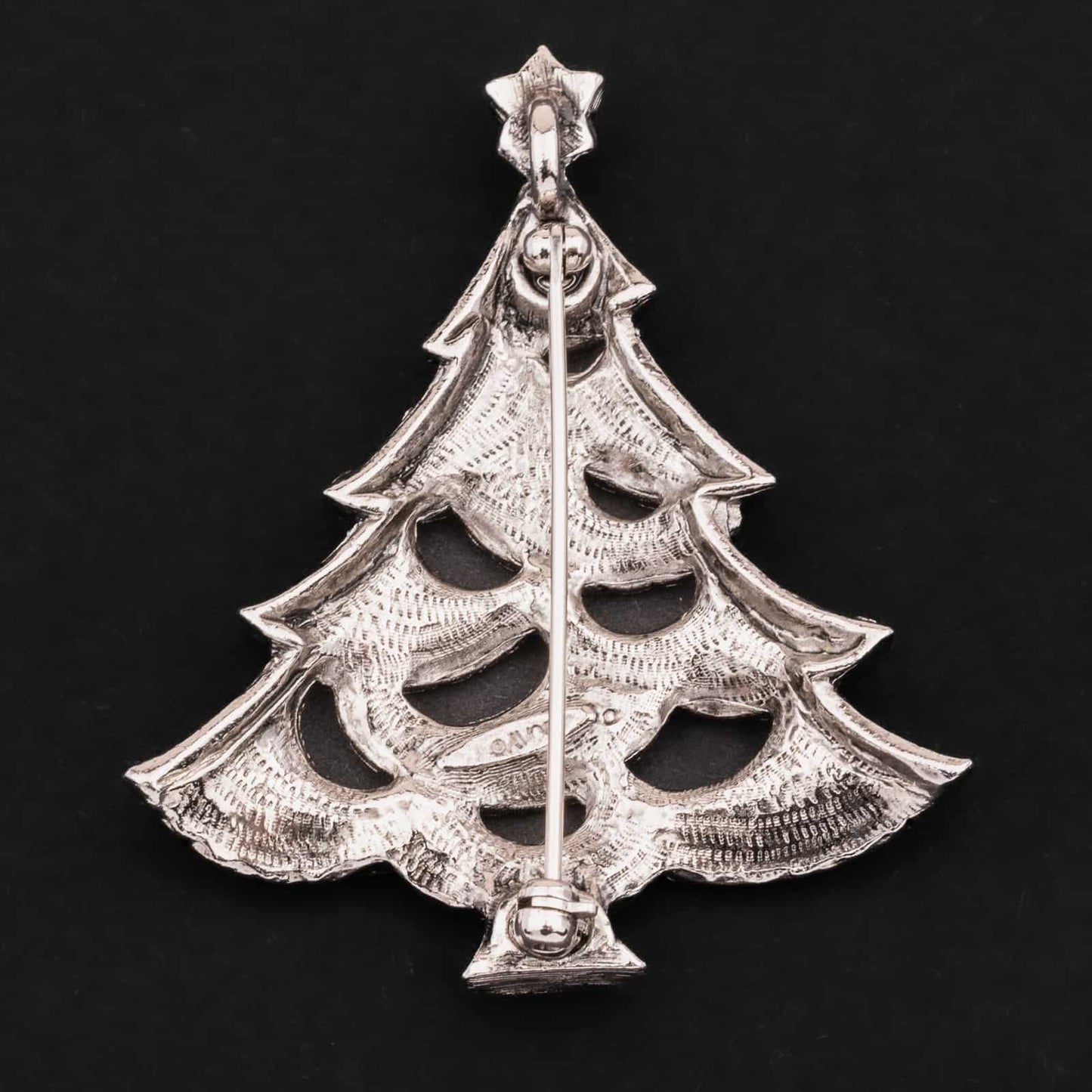 Avon-silberfarbene-Weihnachtsbaum-Brosche-Rückseite