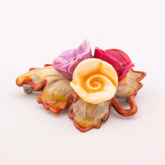 Vintage-Blumen-Brosche-aus-handbemaltem-Kunststoff