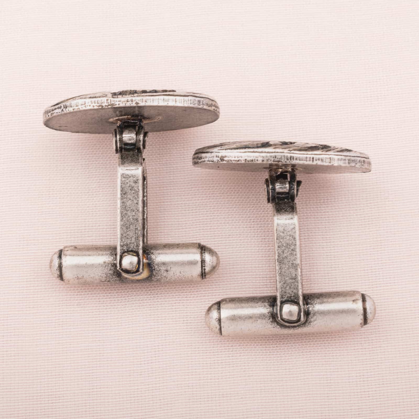 Christian-Dior-silberfarbene-Vintage-Manschettenknöpfe