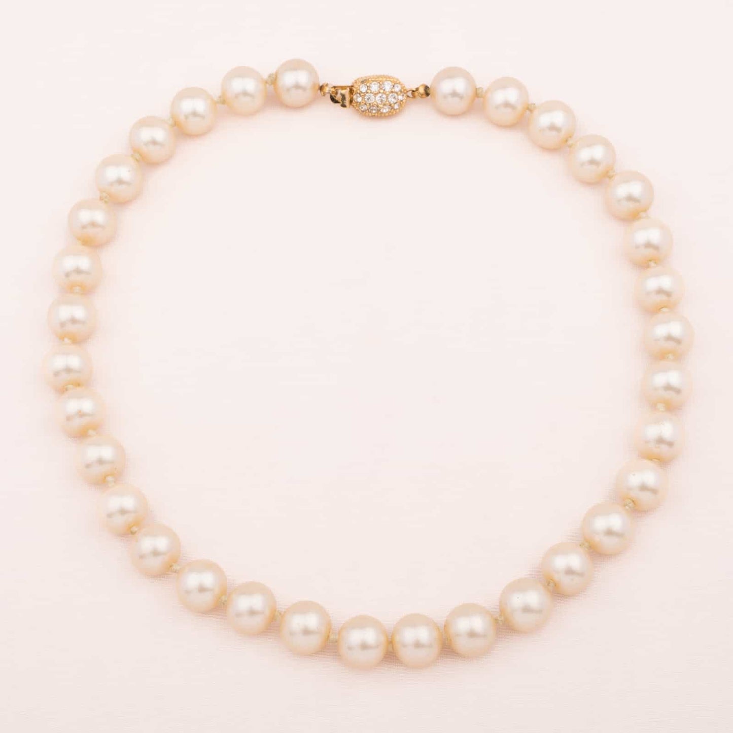 Ciner-Perlenkette-mit-Strass-Verschluss