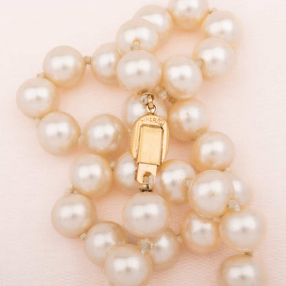 Ciner-Perlenkette-mit-Strass-Verschluss-Signatur