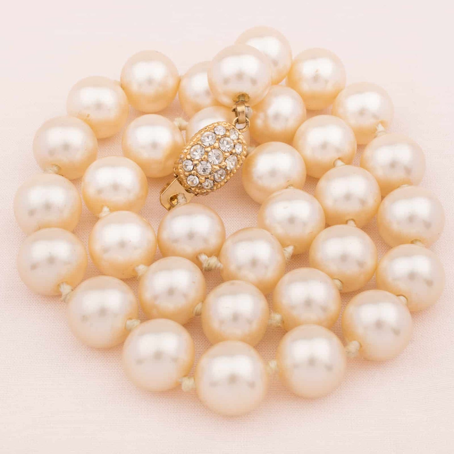 Ciner-Perlenkette-mit-Strass-Verschluss