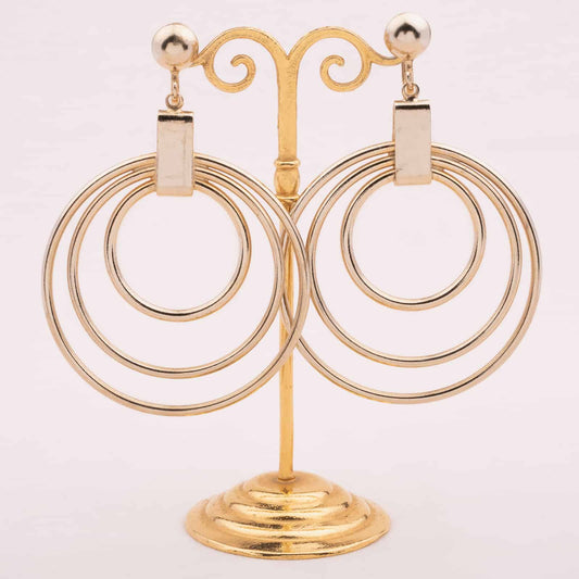 Coro-große-Vintage-Kreolen-drei-goldfarbene-Ringe