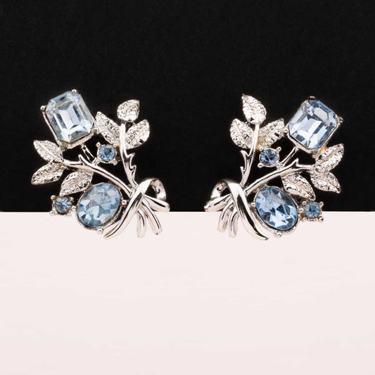 Coro-florale-Ohrclips-mit-hellblauem-Strass