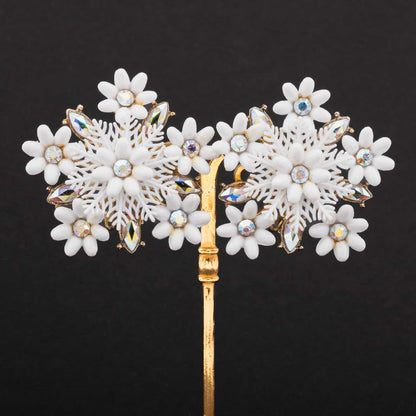 Coro-weiße-Blumen-Ohrclips-mit-Aurora-Borealis-Strass