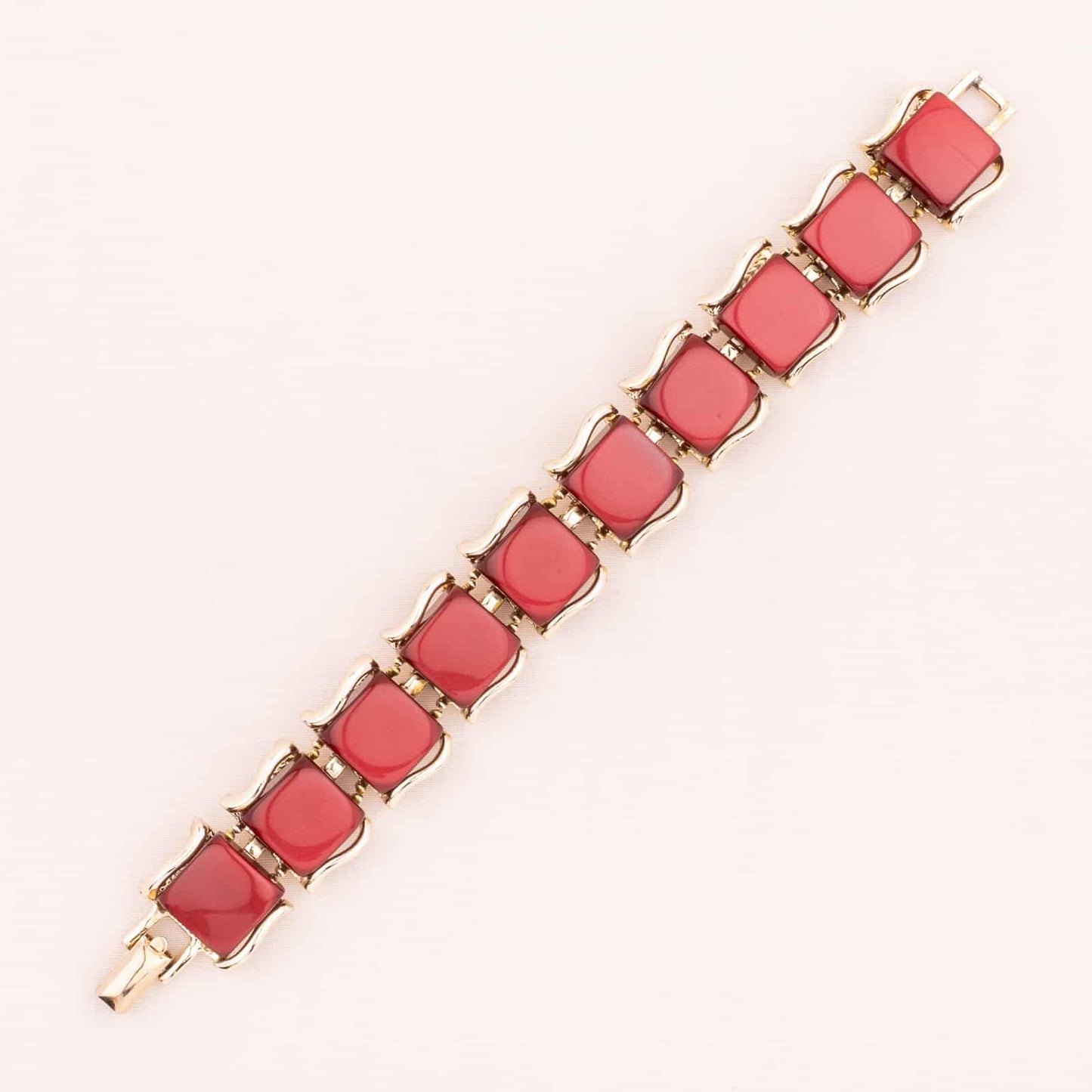 Coro-rotes-Lucite-Armband-50s