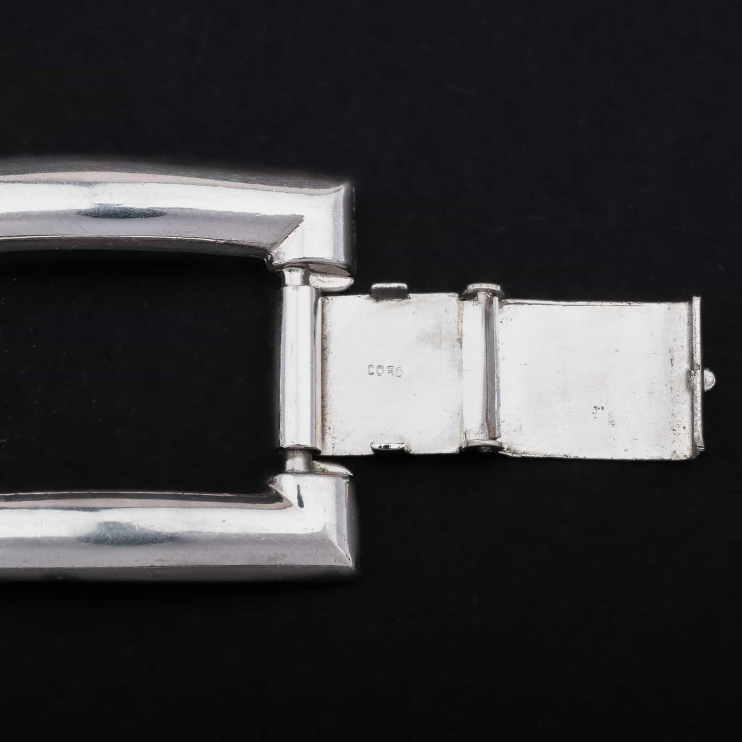 Coro-silberfarbenes-Armband-mit-eckigem-Art-Deco-Design-Signatur