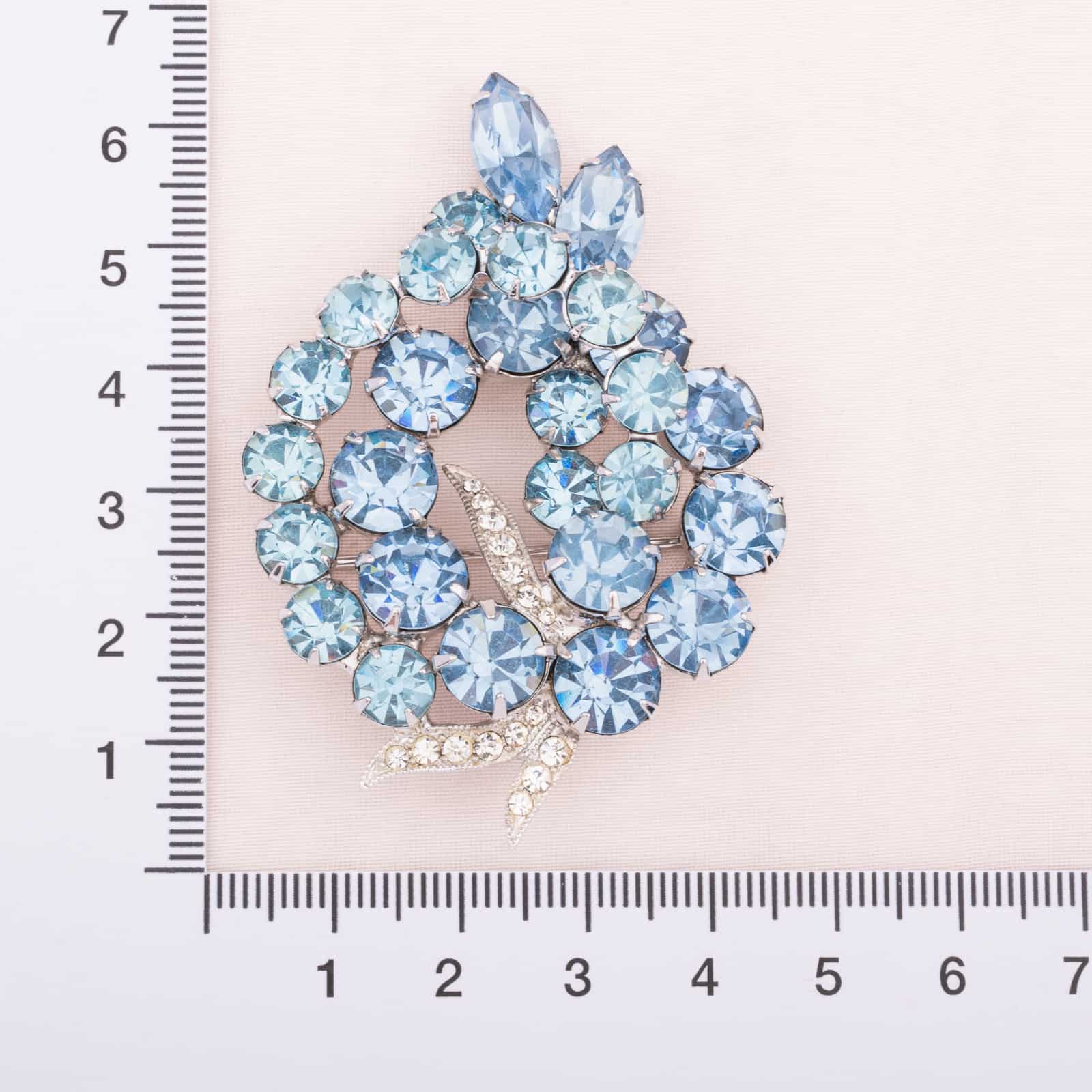 Véritable broche octogonale rose vif vintage des années 1980 entourée de strass clairs 3,5 cm Véritable broche octogonale rose vif vintage des années 1980 entourée de strass clairs 3,5 cm