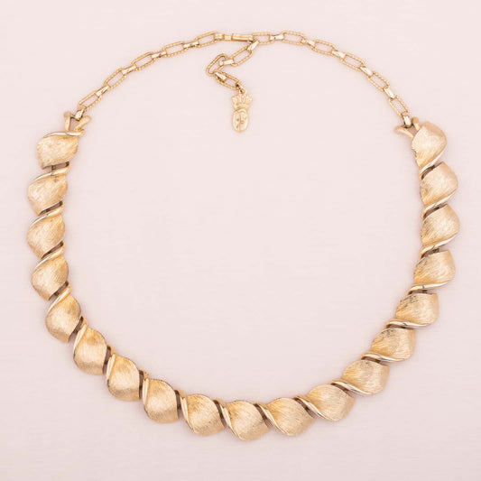 Goldfarbenes Collier von Emmons
